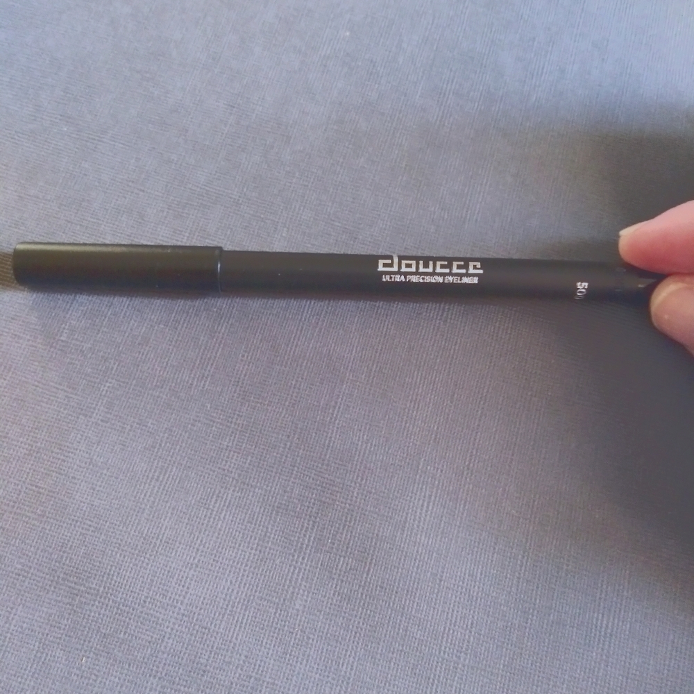 Doucce eyeliner
